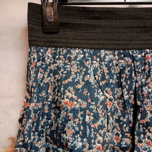 Max Rave Foral Mini Skirt - Picture 2 of 5